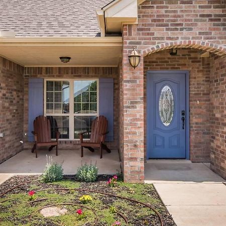Cheerful 3 Bedroom Home, King Bed, 10 Min From Palo Duro Canyon, Fireplace, Washer Dryer Exterior photo